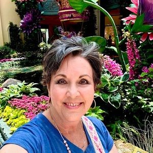 Meet your Posher, Leslie